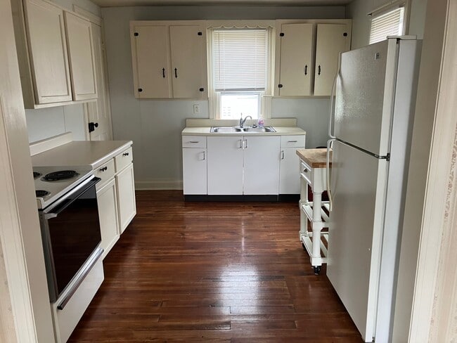 Building Photo - 387 Maple Ave Unit 2nd Floor Rental