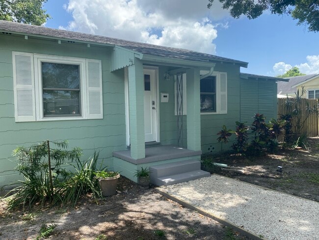 Building Photo - 1601 Essex Dr N Rental