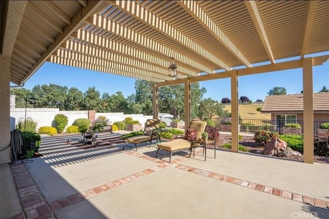 Photo - 758 Brahma St