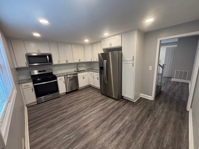 Building Photo - 2 Bedrooms - 2 Bathrooms, 21234