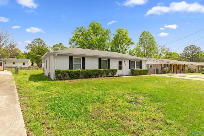 Photo - 2406 Yorkshire Dr SW