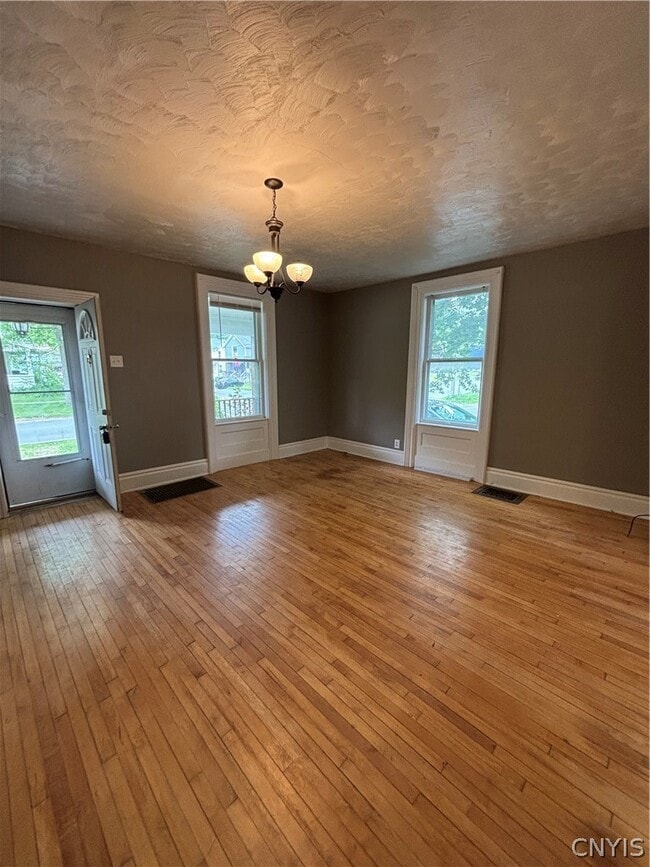 Photo - 301 N Clinton St