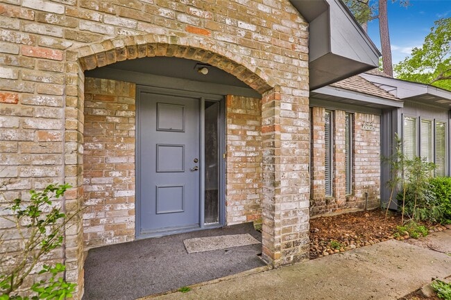 2130 Lake Hills Dr