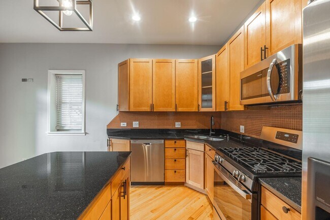 Photo - 1327 W Walton St Unit 2