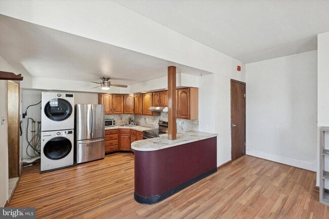 Photo - 632 E Girard Ave