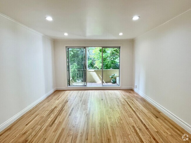 Building Photo - Prime Nob Hill Remodeled Condo, Private Ba... Unit 206