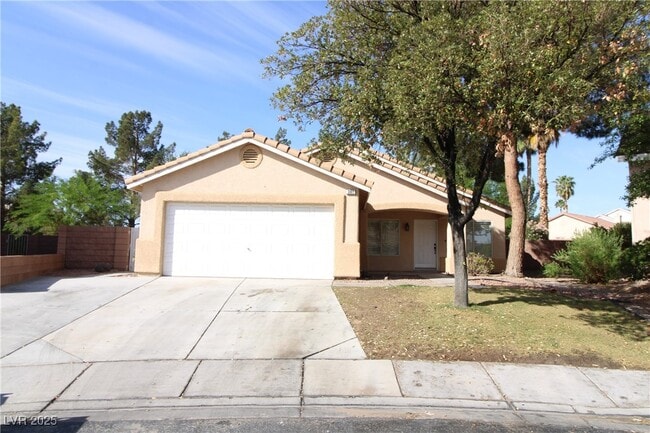 Building Photo - 301 Laguna Glen Dr
