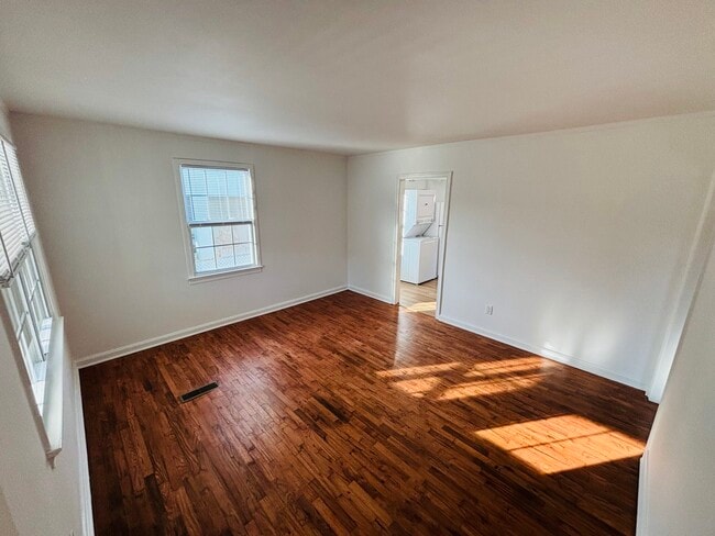 Photo - 1312 E 60th St