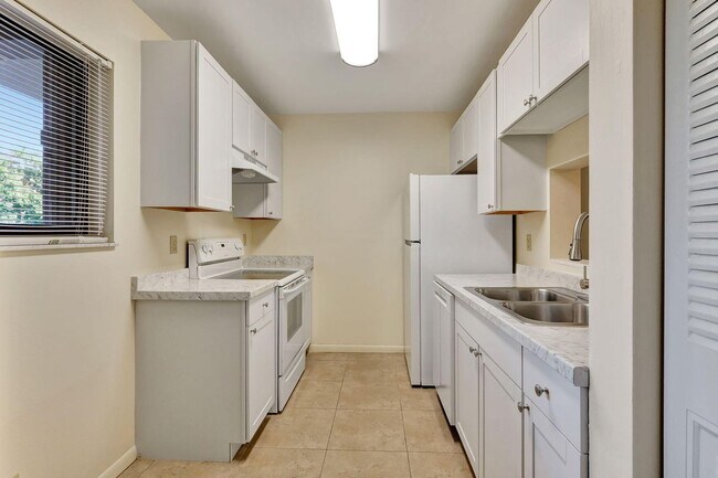 120 NW 70th St Unit 0103