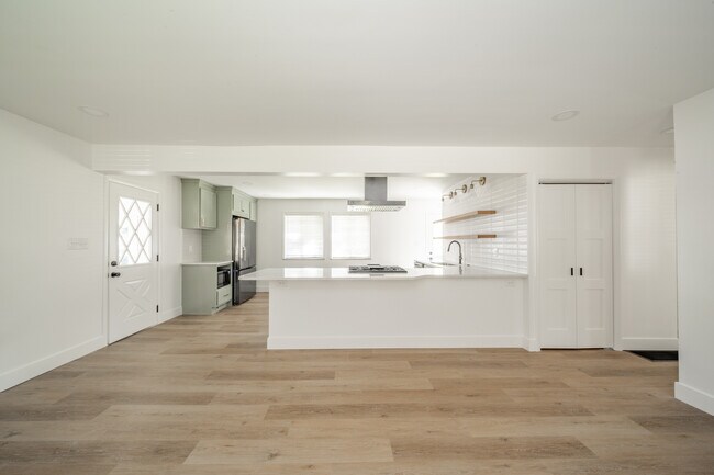 Photo - 356 Westlea Dr