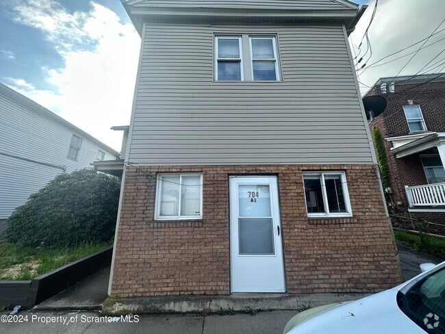 Building Photo - 704 Hazle St Rental