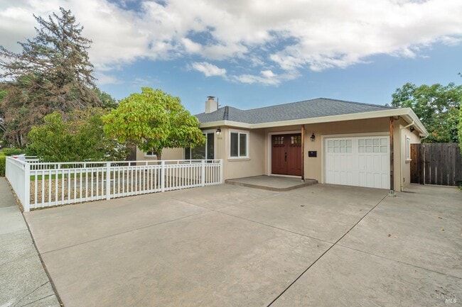 Photo - 996 Simmons Ln