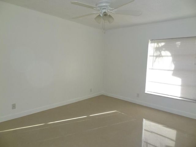 Photo - 460 NW 20th St Unidad 114