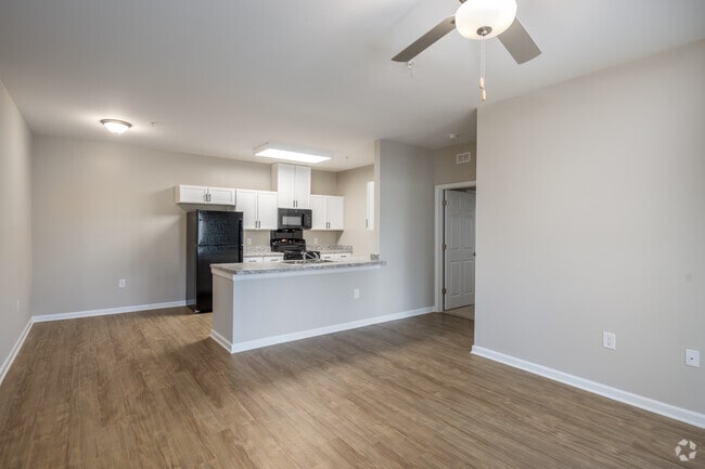 3BR, 2BA - 1,198SF - Living Room / Dining Area