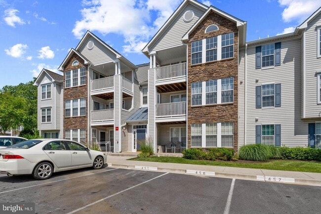 Building Photo - 5601 Avonshire Pl Unit M