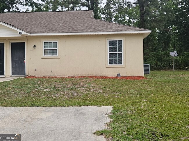 Building Photo - 107 Lively Oaks Dr
