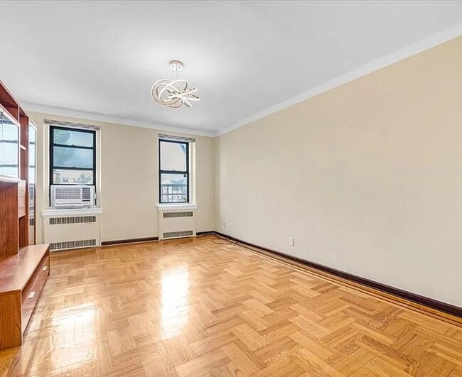 Photo - 255 Bronx River Rd