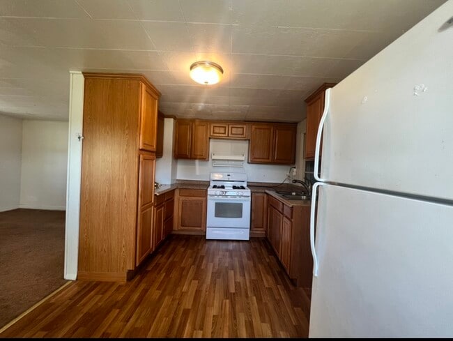 Photo - 102 Flower St