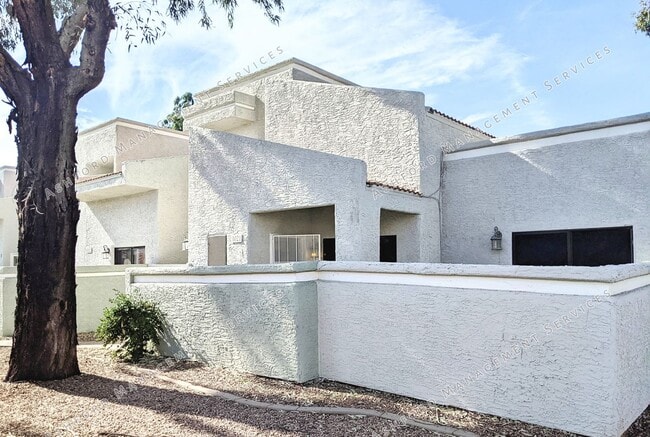3 BEDROOM 3 BATH END UNIT TOWNHOME IN GATE... - 3 BEDROOM 3 BATH END UNIT TOWNHOME IN GATE...