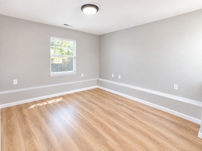 542 Lewis St Unit Lower