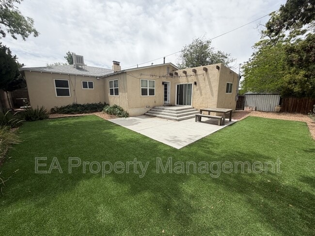 Building Photo - 3925 Mesa Verde Ave NE