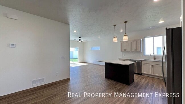 Photo - Modern 3 Bed, 2.5 Bath Townhome in West Sioux Falls