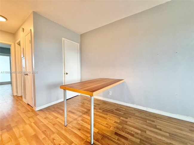 Photo - 455 Golden Isles Dr Unidad 309