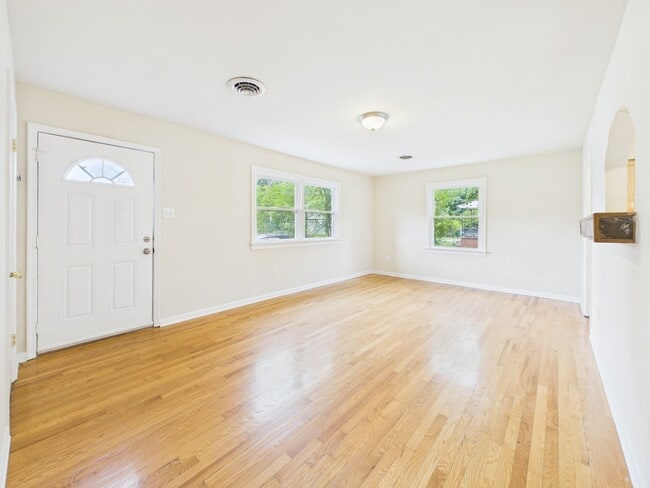 Photo - 1124 Hollister Ave