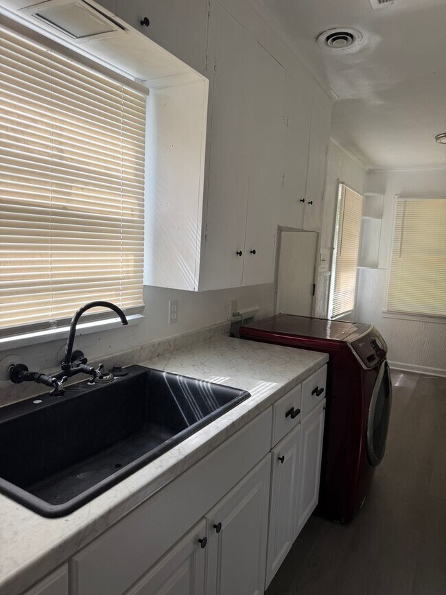 Photo - 3628 Sumner St