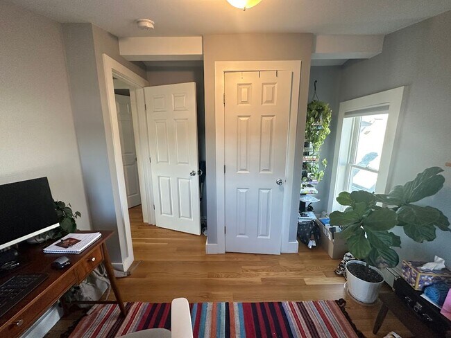 Photo - 287 Beacon St