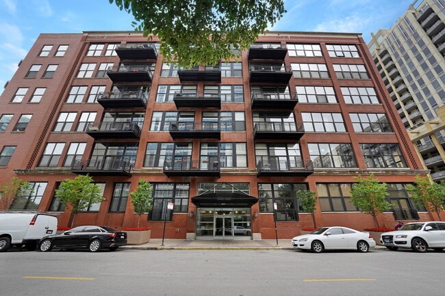 Building Photo - 525 W Superior St Unit 529 Rental