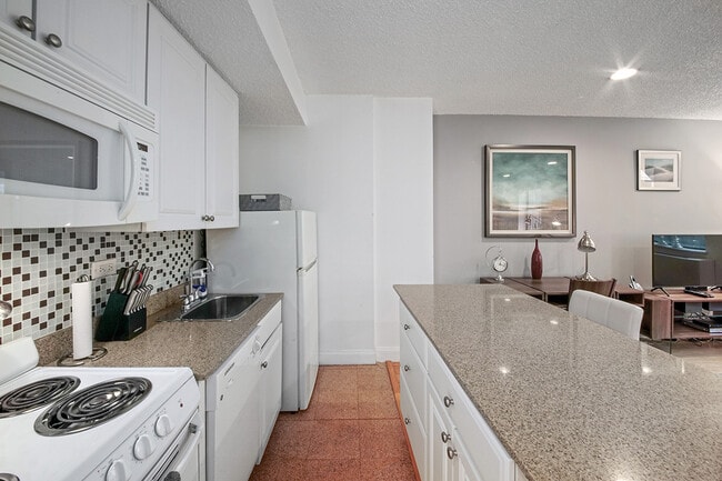 Photo - 150 West 51st Street Unit 905