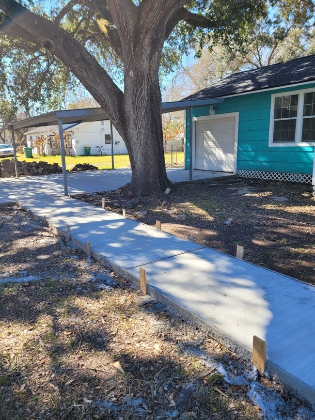 Photo - 822 Retama St