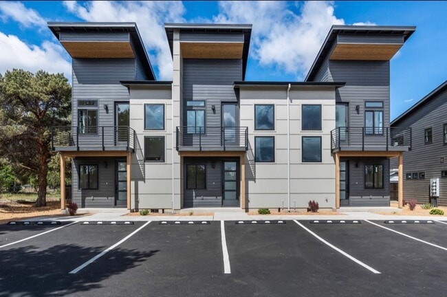Photo - Pristine BRAND NEW Modern 2-bd/2-bath Condo in Redmond, OR!