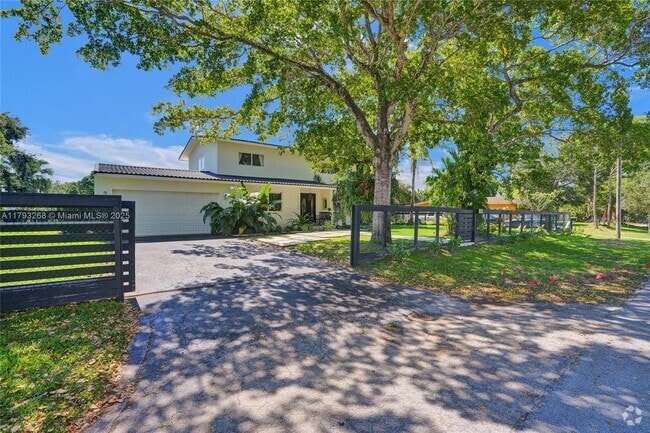 Building Photo - 17505 SW 90th Ave Rental