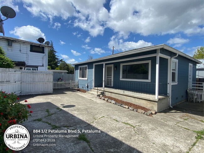 Building Photo - Charming Petaluma Home with Garage & Spaci...