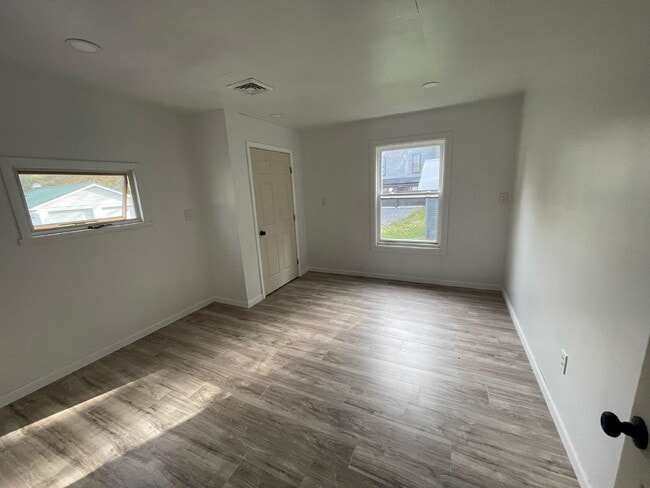 Photo - Charming 3-Bed Back House Retreat in Dalmatia, PA – Cozy Comfort Awaits! Unit Back House