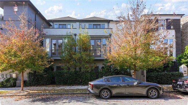 Building Photo - 689 Fraser St SE