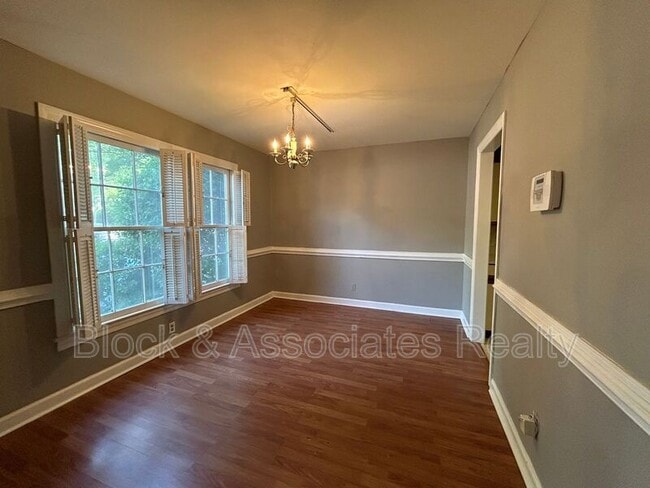 Photo - 640 Rugby Row
