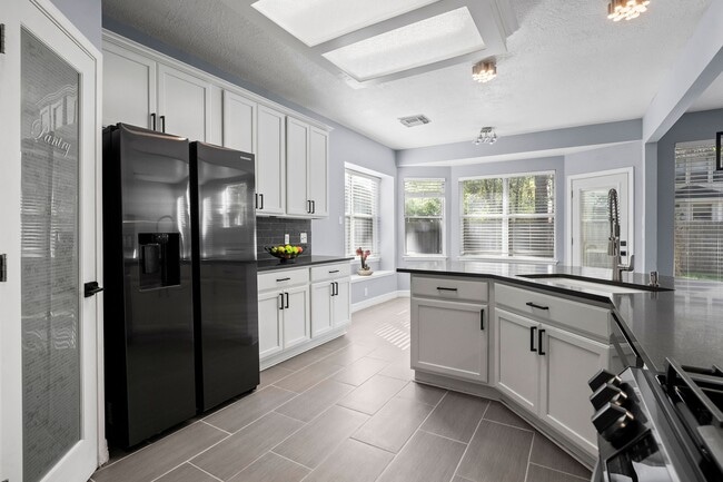 Photo - 47 N Winterport Cir