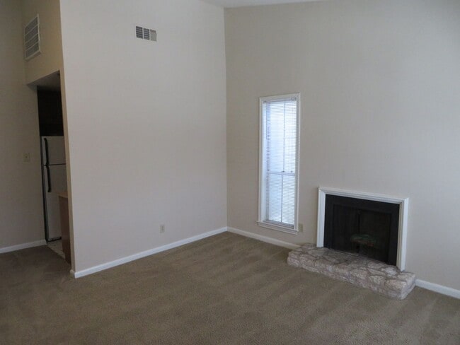 Photo - 1/1 Apartment Walking Distance to UT Unit 66