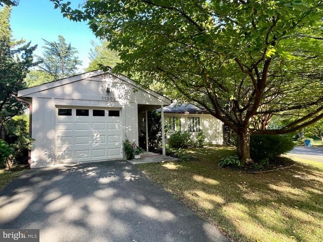 Photo - 11302 Gatesborough Ln