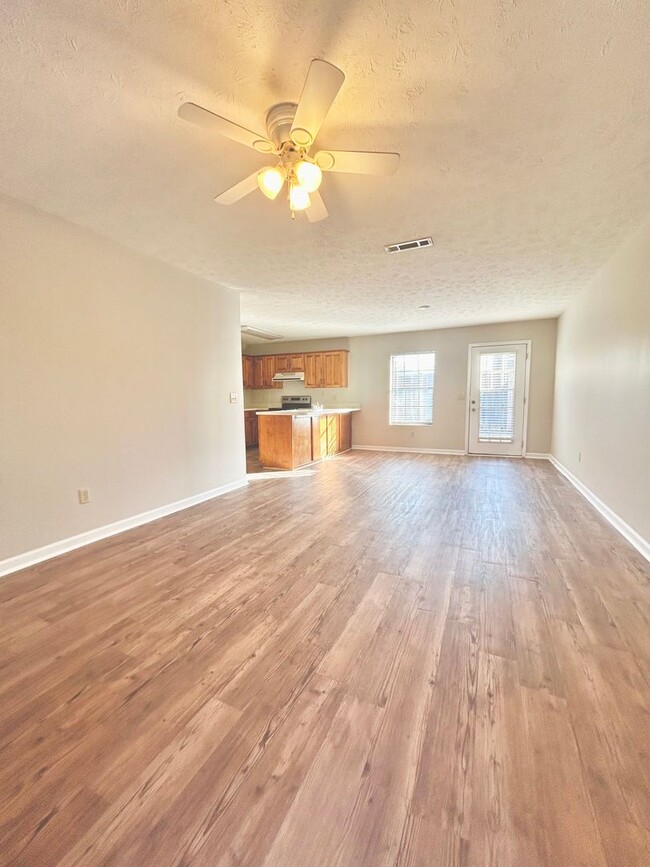 Building Photo - 2 Bedroom | 2 Bathroom Duplex Available Ja...