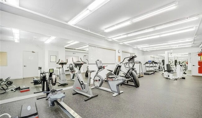 Photo - 1880 VETERAN Ave Unit 107