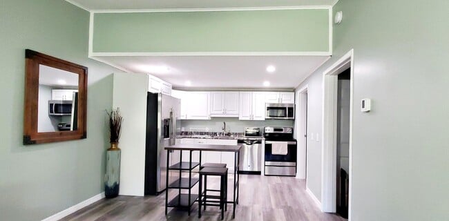 Building Photo - 530 7th Pl