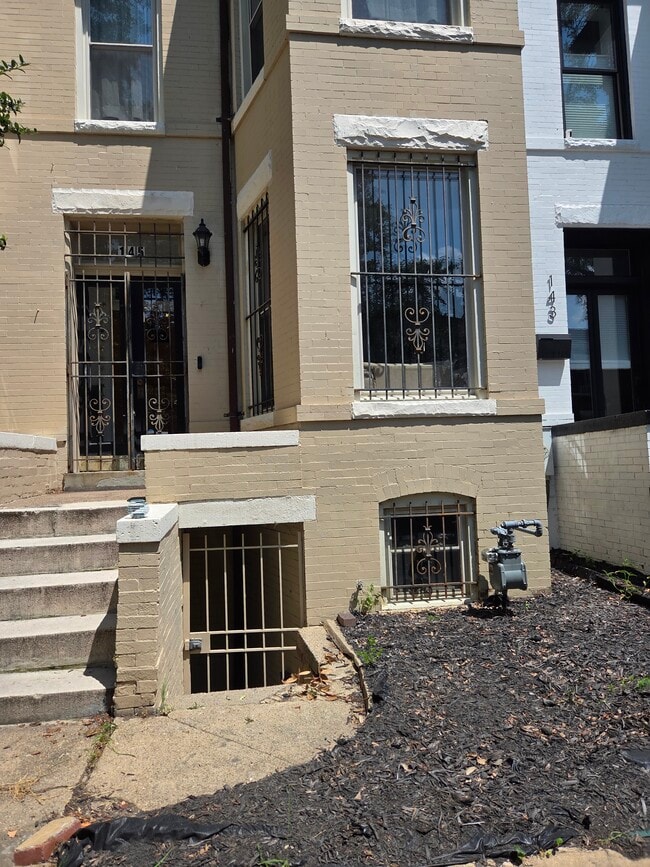 Building Photo - 145 Thomas St NW Rental