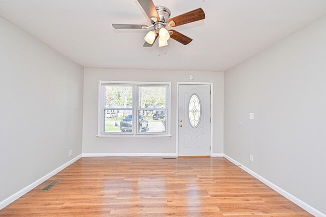 Photo - 647 Bellaire Ct