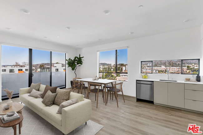 Building Photo - 521 N Gramercy Pl Unit PH 4 Rental