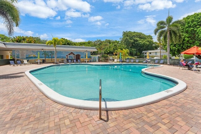 Building Photo - 3160 Lake Osborne Dr Unit 6  206