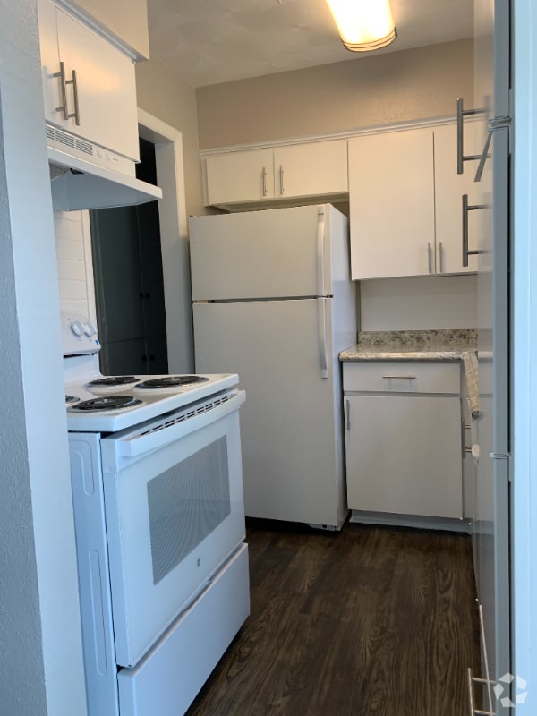 Building Photo - 222 S Hampton Rd Rental
